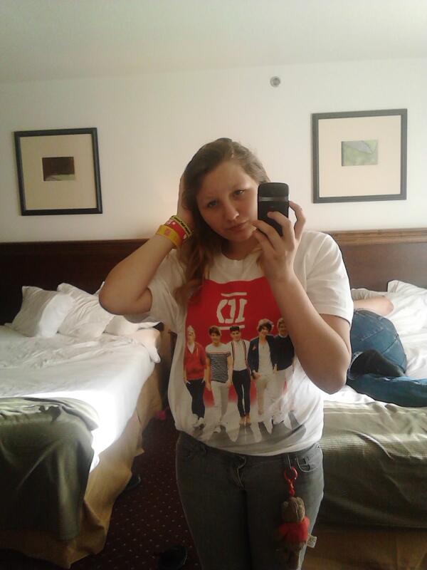 GarofaloAshley's tweet image. #onedirectionshirt #Mehh undertheweather