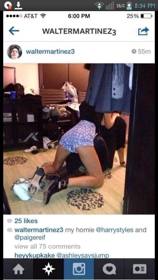 k44489115's tweet image. This is so set up, like, oh how convenient a coat is in the way. They might not even be kissing. #Howfake