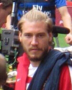 EUTips's tweet photo. Bendtner - The epitome of a bench warmer! http://t.co/KIGwyUePJj