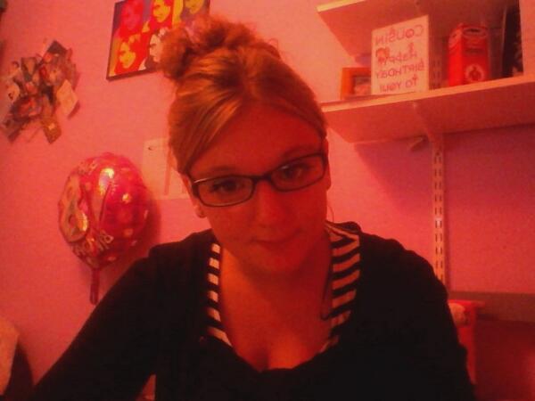 KatieLouiseRU's tweet image. Gone from perfect vision to being long sited!! #Glasses #FeelStupid