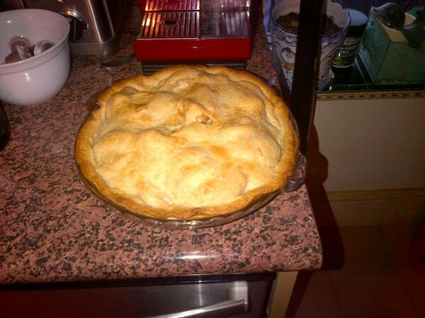 PRockJC's tweet photo. Farm to table #bestwifeever #applepie http://t.co/St36cTdMyA