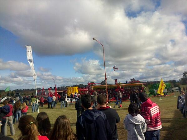 Sseijas's tweet photo. Jorge Malatini en Expo Rural Carhue!! Genio!! @pazitosb @lanueva @Aerolineas_AR  @flightradar24 @noticias6ta http://t.co/ypDC795BHr