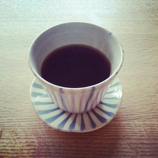 sts19box's tweet photo. 慌ただしく家族を送り出して、眠る末っ子のそばでコーヒータイム。ふぅ～幸せぇ(*´∀｀*) http://t.co/I0ucNHu7lI