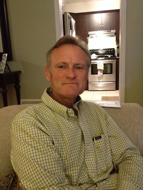 Teaching my pops about twitter!!