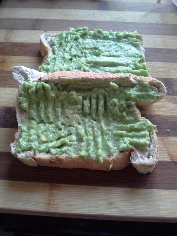 Jasmn19's tweet photo. Give me avocado on a piece of bread like this and I will literally love you forever http://t.co/BdU0a9g4zk