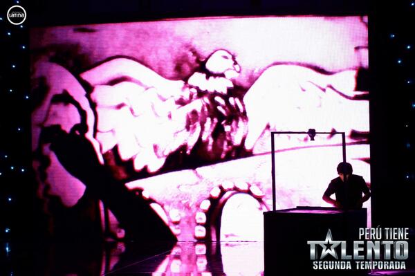 PTTOficial's tweet photo. #JulioChicaña impresiono con su arte en #PTT y es el más votado esta gala. Estará en la #FinalPTT http://t.co/bC3VAhJAxc