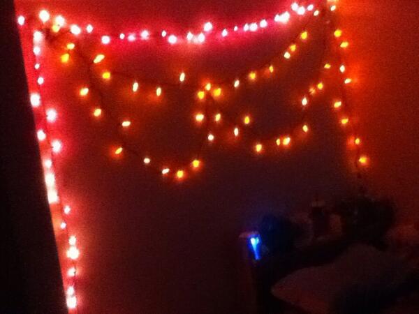 Lainey6_10's tweet photo. Put some lights up! http://t.co/ZdN17RqgOO