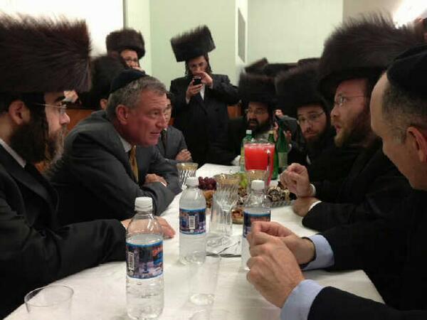 SatmarFan's tweet photo. NYC's future mayor Bill de Blasio with Rusha Kehiluseiny yesterday at the Neilas Hachag tish in Williamsburg. http://t.co/sawjIY6P36