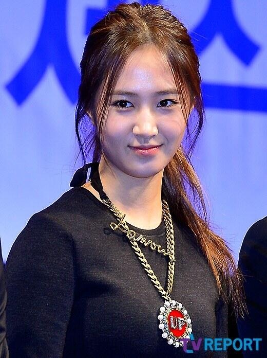 [PIC][30-09-2013]Yuri xuất hiện tại buổi họp báo ra mắt bộ phim "No Breathing" vào trưa nay - Page 3 BVYN79CCMAAnEAk