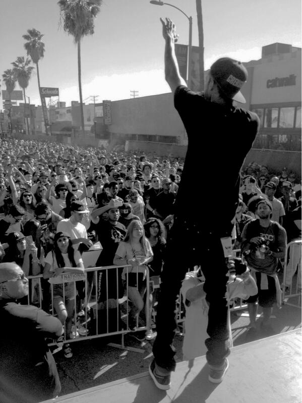 Lee Vuitton tweet media