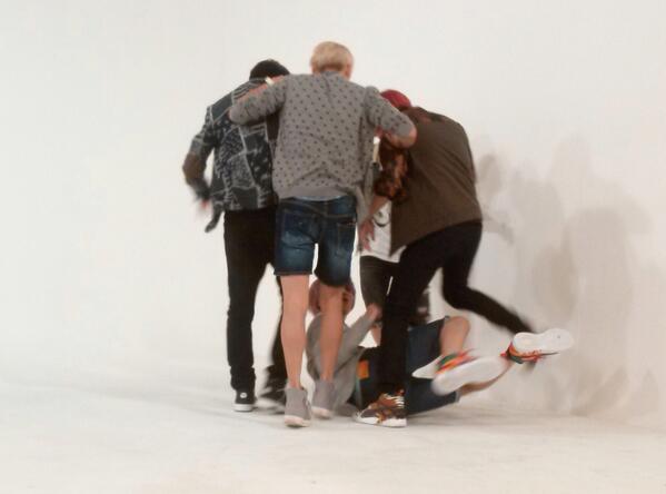 bestIdolone's tweet photo. 이번에도 어김없이 ...
<이번주 수요일 6시 주간아이돌 틴탑> http://t.co/eyOXQXESvX