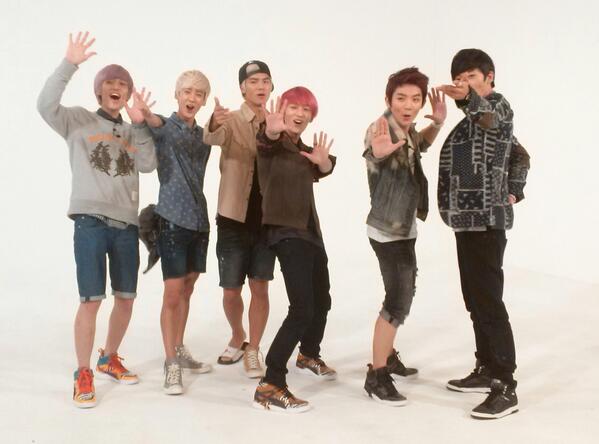 bestIdolone's tweet photo. 걱정하지마세요! 다행히 틴탑은 모두 멀쩡하게 살아서 돌아갔습니다. 이번주 수요일 6시 주간아이돌에서 펼쳐지는 틴탑 육초딩의 파이팅 넘치는 생존기... 기대 많이 해주세요!! http://t.co/chZJRh9B1k