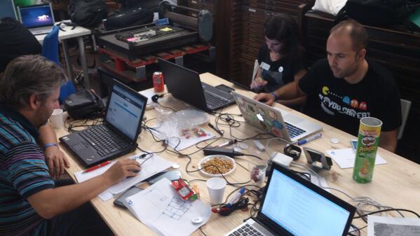 txusballesteros's tweet photo. Trabajando duro el pasado #Apps4Health http://t.co/2KmymO6lWc