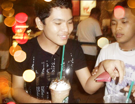 LeeVeyRated's tweet photo. @ayala_land_inc My favorite Ayala story was when my close frnds clbratd Christmas in Trinoma Starbucks! #25Surprises http://t.co/hxMXaZebhk