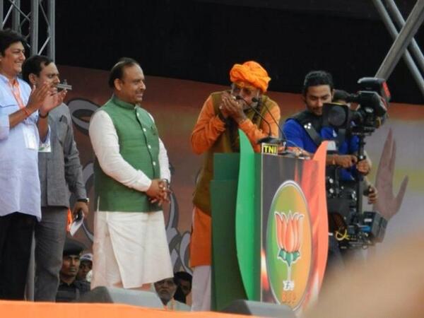 nanditathhakur's tweet photo. #ModifyDelhi mein jinhone shakhnaad kiya unhein pranam http://t.co/GxKnIbyQ9P