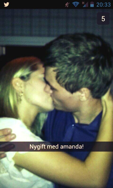 DavidCarlsson32's tweet photo. Min vän är nygift. Grattis @JohanDungert http://t.co/J4L2kLAwtE