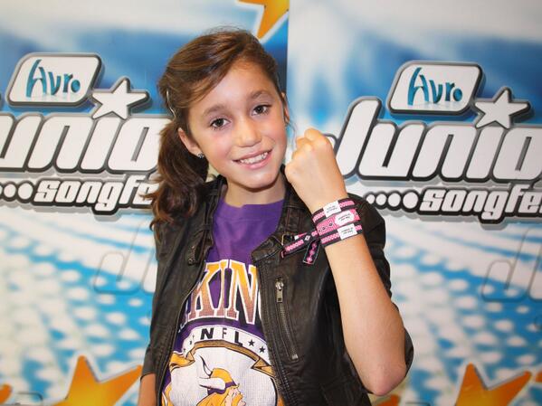 #avrojsf finalist <a href="/LoekiOfficieel/">loeki</a> steunt <a href="/Cordaid/">Cordaid</a> Kinderstem met een vriendschapsbandje:ow.ly/pkCxt