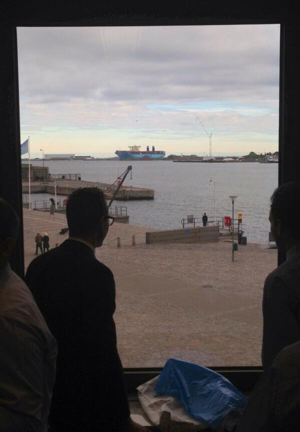 ClausSkytte's tweet photo. Goodbye to Majestic #Maersk leaving #Copenhagen right now, looking out the window from Esplanaden. http://t.co/44P7ezUjHh