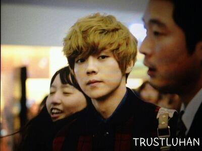 LUHAN90__bot's tweet photo. LuHan Timeですね~~(*`•ㅅ•´*)4:20です。このツイートをリアルタイムでみてるってことは、夜更かししてるってことだよね？肌荒れしても知らないよ~~ はやく寝ろ。
https://t.co/HIfaqUOX0L