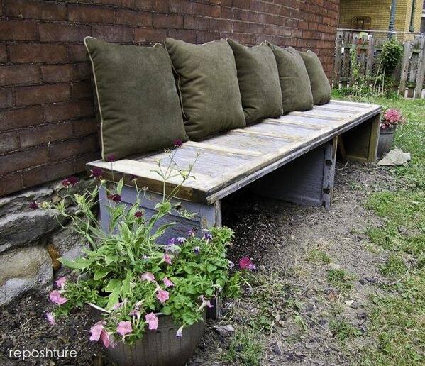 DynamicClosures's tweet image. Old garage door = innovative bench. Find more on the C.H.I. pinterest boards. 

Found at buff.ly/GIzpl1