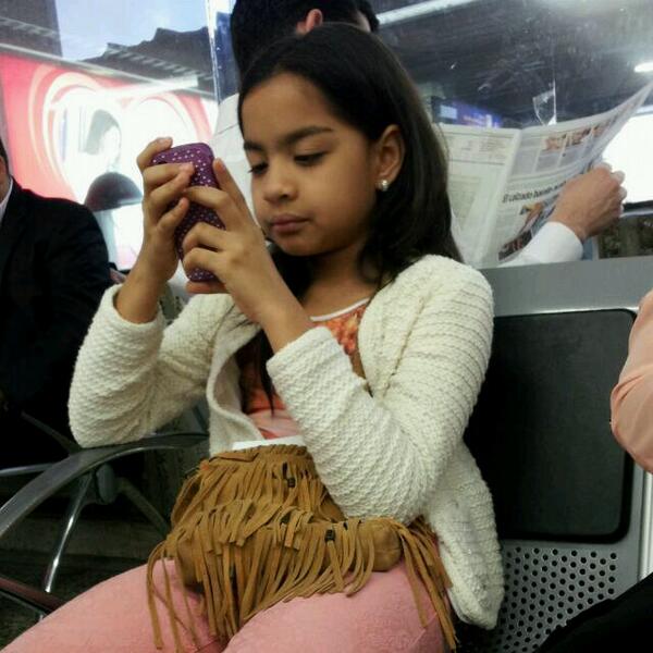 FansClubSalomeC's tweet photo. @SalomeCamargo bella y concentrada!!!! :') http://t.co/wwzvE0eFBt