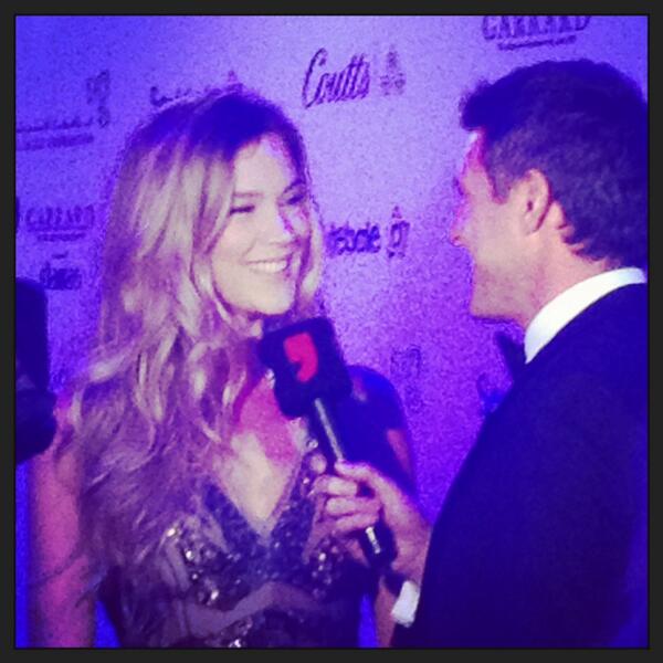 DinaGhandour's tweet photo. Hello @JossStone  looking gorgeous in #Dubai! http://t.co/tYmn1KDgmY