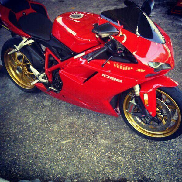 manacho93's tweet photo. En venta #Ducati 1098 con todos los juguetes modificada única en #venezuela, 800mil acepto vehículos Tlf 04143646004 http://t.co/Te0yATdauQ