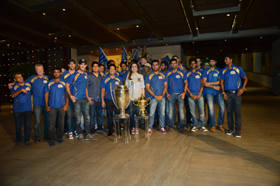 IndianCricNews's tweet photo. It's time for double celebrations! #MI #ThisTimeFor10dulkar http://t.co/3nkfwRJykZ