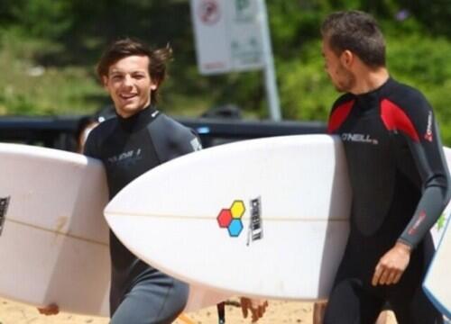 Tomlisonner_'s tweet photo. Lilo surfing aka life. http://t.co/efgGctL78M
