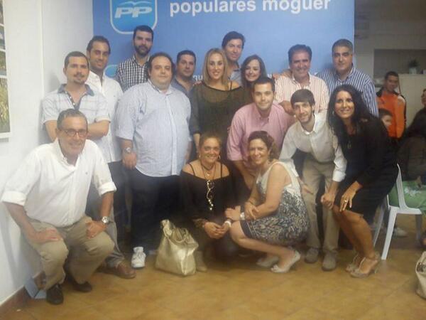 Equipo de redes @Populareshuelva @nngg_huelva <a href="/anamarsal86/">Ana Martinez Salas</a> <a href="/RamosToribio/">Carmen Ramos Toribio</a> <a href="/ManzanasFujis/">Manzanas Fujis</a>