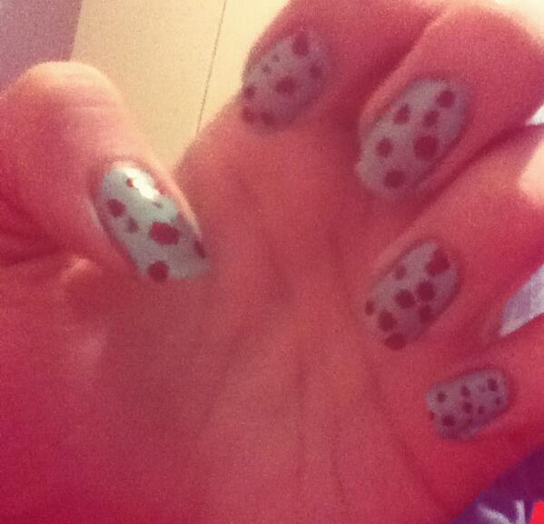 breakburnsends's tweet image. Blue &amp;amp; red.