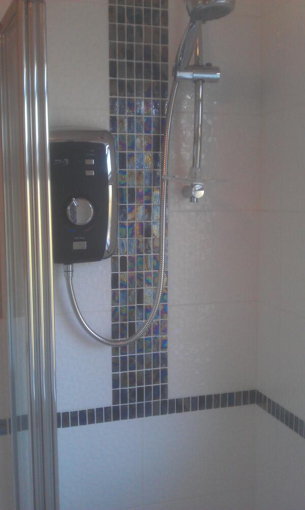 h2flow's tweet photo. Another grim bathroom bites the dust. Rescued by h2flow. Customer loves it. See comments and photos on checkatrade. http://t.co/5lQVLwK0LI
