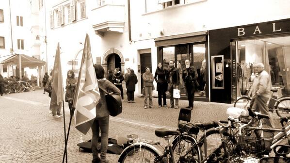 giuliam0909's tweet photo. Busking in Bolzano ;)
#buskbz #busking #bolzano #music #great #weekend #thankyou http://t.co/Y4Rw8b1KlW