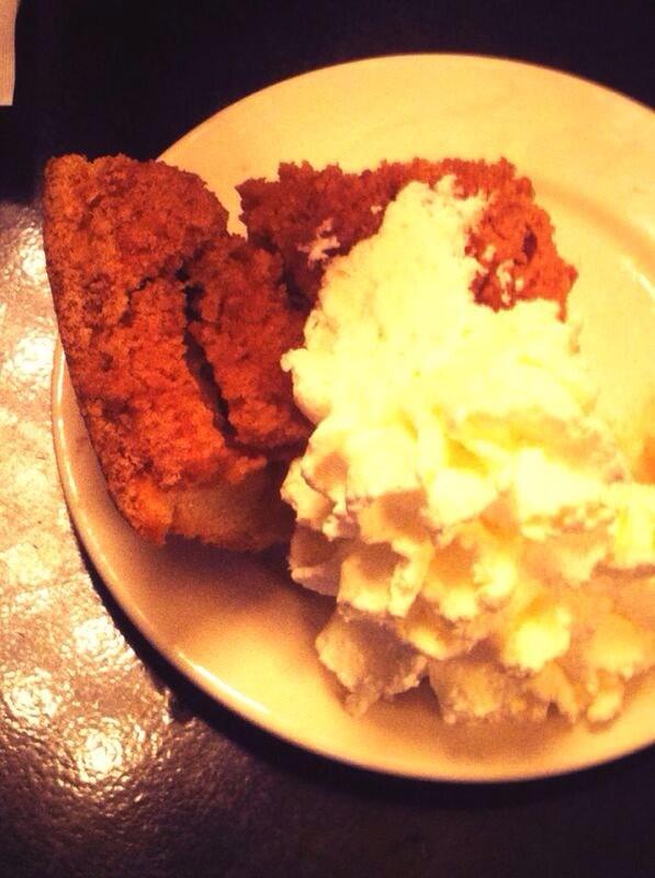 ProjectJCS's tweet image. Het PR team vergadert vandaag voor het laatst! Onder het genot van een appeltaartje :)