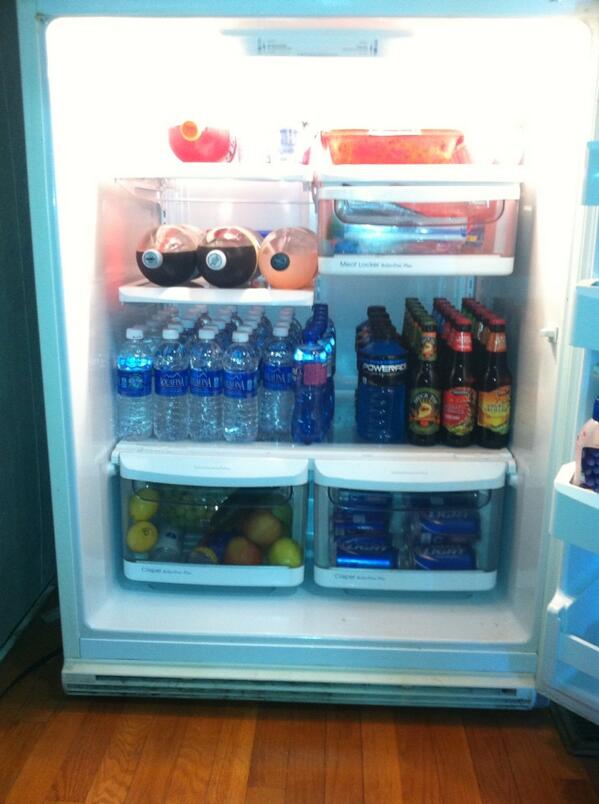 Js_SizeIsMore's tweet photo. Lady at the grocery store asked if I was on a liquid diet. @em_lemmons http://t.co/a2FHRGuj24