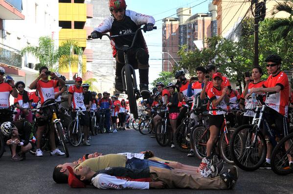 UltimaHoracom's tweet photo. ¿Te animarías? #UH40
Foto: Raúl Cañete. http://t.co/Dy2IAzuMjE