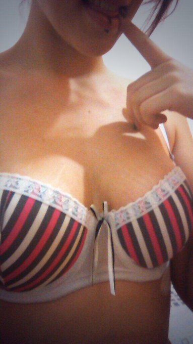 En un momento estar&eacute; online @ChicasCumlouder en http://t.co/xmPL9VOPSA  Hoy vengo traviesa!!;P http://t<a class="tags" target="_blank" title="On Twitter" href="/?out=eyJ0eXAiOiJKV1QiLCJhbGciOiJIUzUxMiJ9.eyJpYXQiOjE3MjEyMDQ2ODksImlzcyI6InR3cG9ybnN0YXJzLmNvbSIsIm5iZiI6MTcyMTIwNDY4OSwiZXhwIjoxNzUyNzQwNjg5LCJyZWRpcmVjdF91cmwiOiJodHRwczovL3R3aXR0ZXIuY29tL0NoaWNhc0N1bWxvdWRlciJ9._wYFlQy6vDESNhf7-B8TF1af5laBx1C3GGnM0QbRNdusJN9L06SPyDp6xvIy4r2xHh2E6sWK-buP6_joJp8Zjg">@ChicasCumlouder</a><a href="/tag/supershow"class="tags"><span>#supershow</span></a>