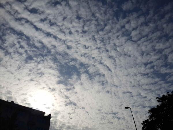 keerthiamit's tweet photo. The sky writes a poem to openly welcome the fall..  :) http://t.co/fLar8OGIYL