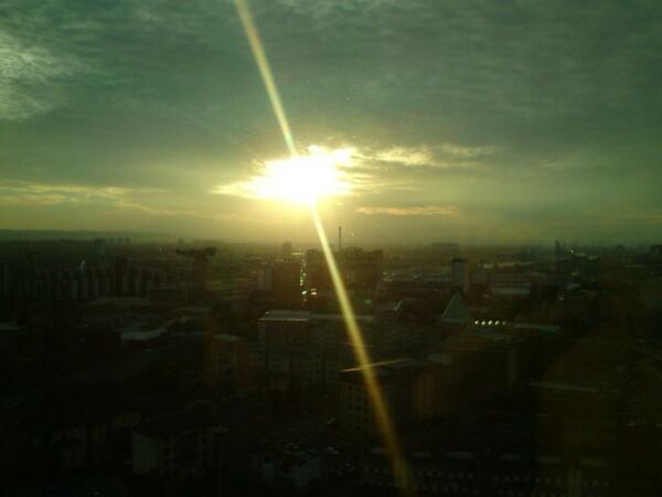 Manics's tweet photo. I miss-the glasgow skyline-1 xx http://t.co/OZhW9K84dx