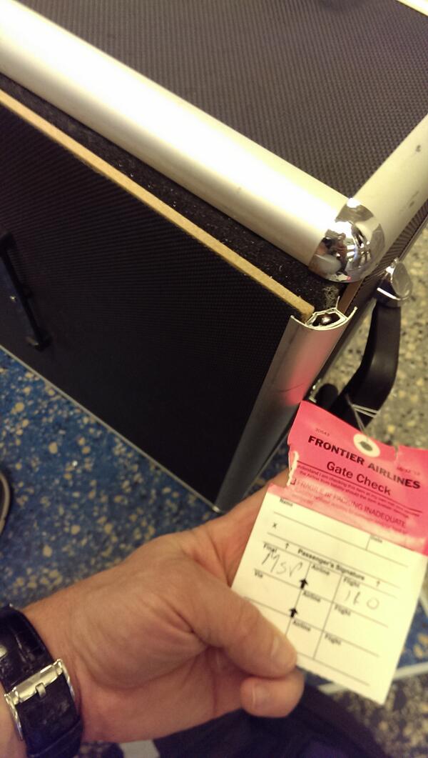 Mr_JRabbit's tweet photo. @FlyFrontier This is why I don't check this piece of luggage. Again, you guys are the worst #gatecheck http://t.co/CiP8mFVVkg