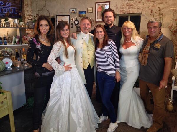 CoenvanderKraan's tweet photo. Het was een bijzondere opname avond vorige week met 'opera famiglia' in de studio!!# http://t.co/EaQZASyj9p