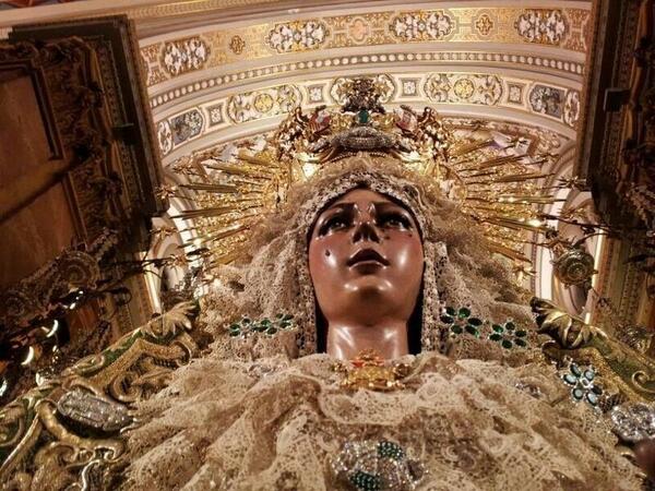 La Madre de todos los Sevillanos, la Esperanza Macarena