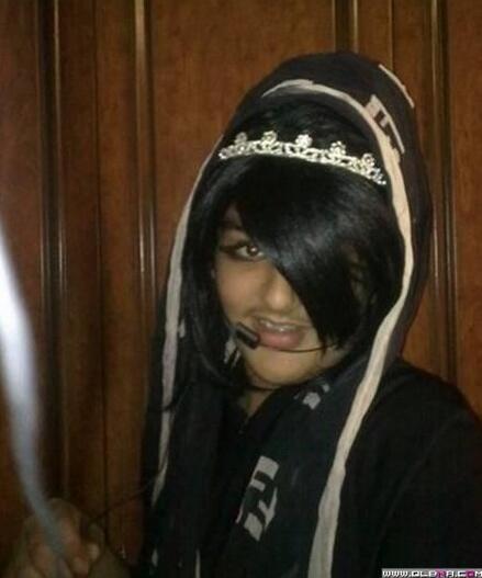 alexowh's tweet photo. وقفو الكرة الارضية بنزل. http://t.co/Sh5thwmMd3