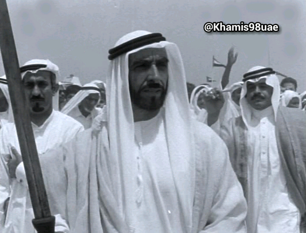 المغفور له الشيخ زايدبن سلطان آل نهيان. في ام القيوين في السبعينات