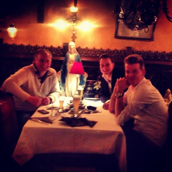 Lekker ieteee met <a href="/DJPunishNL/">DJ PUNISH</a> en <a href="/dekroonsneek/">Cafe de Kroon Sneek</a> bij <a href="/vaticaansneek/">vaticaansneek</a> #eten