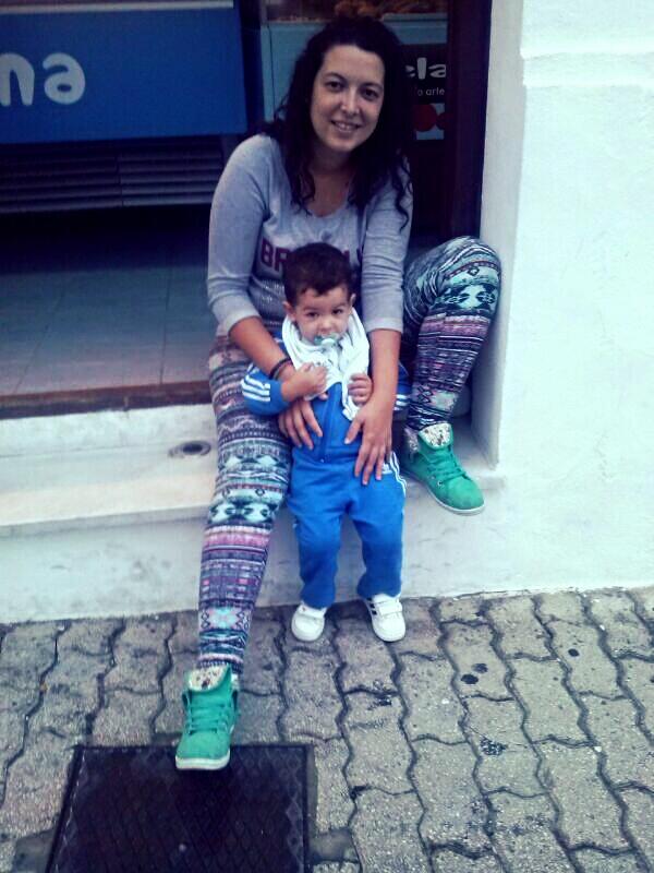 adrianYnena's tweet photo. Con mi Peke en el trabajo http://t.co/0hIyFcC6pq