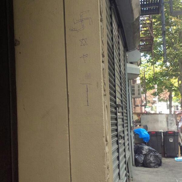 WmsbgReporter's tweet photo. Photo of the Swastika found at 454 Bedford Ave. http://t.co/1JQZw1evUo