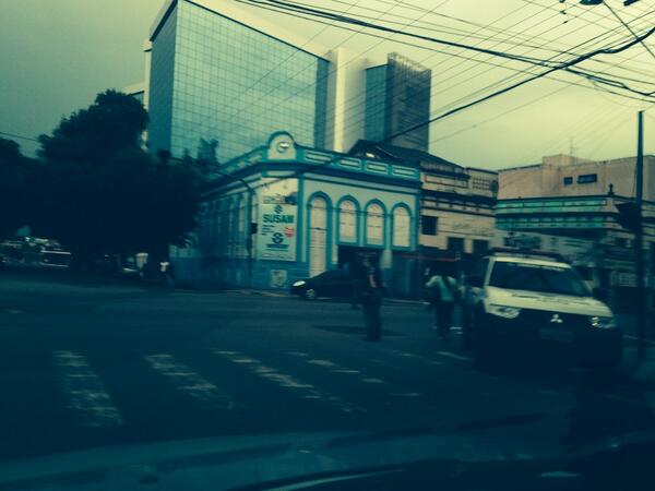 A PM está ajudando com o Trânsito 👏👏👏 <a href="/Manaustrans/">trans manaus</a> <a href="/TransitoManaus/">Trânsito Manaus</a> <a href="/FredLobao/">Fred Lobão</a>