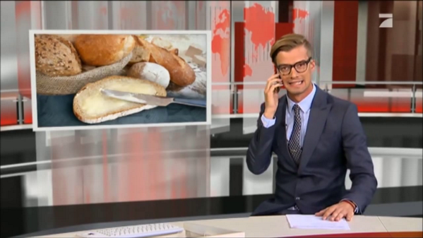 expertefueralle's tweet image. "Wenn ich du wäre. würde ich in der Live Sendung an's Telefon gehen ..." 22:10 Uhr geht's los! #HalliGalli