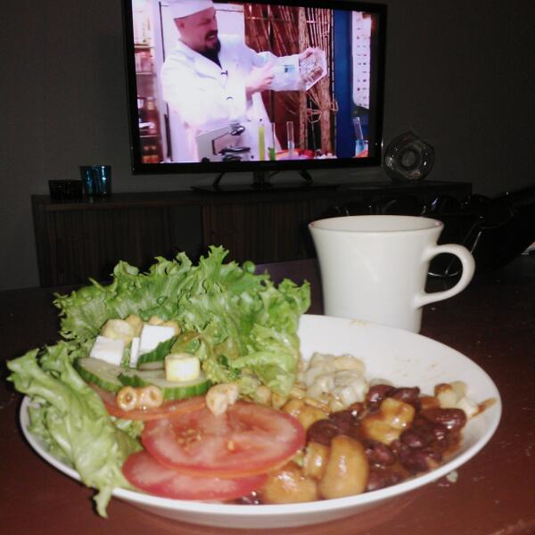 #lihatonlokakuu Viimiset kanat tirisi tänään pannulla. Tavotteena kuun lopulla vähemmän epätoivosen näkönen ateria...